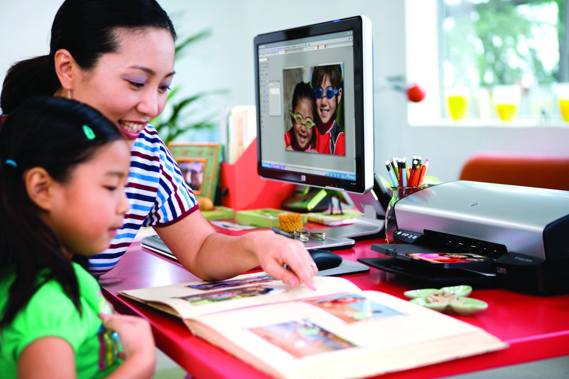 Mother and girl using HP Printer to print out image. HP uses artificial intelligence to transform its customer support experience